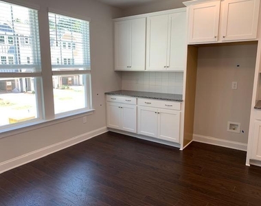 2881 Macintosh Woods Drive - Photo Thumbnail 7