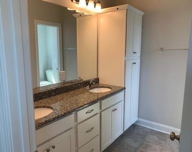 2881 Macintosh Woods Drive - Photo Thumbnail 13