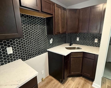 718 N 16th Street - Photo Thumbnail 1