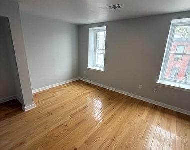 718 N 16th Street - Photo Thumbnail 6