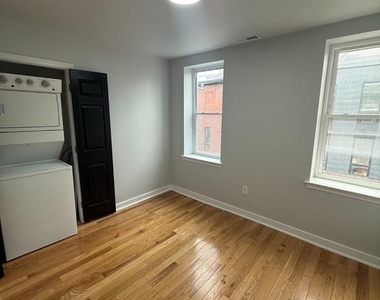 717 N 16th Street - Photo Thumbnail 6