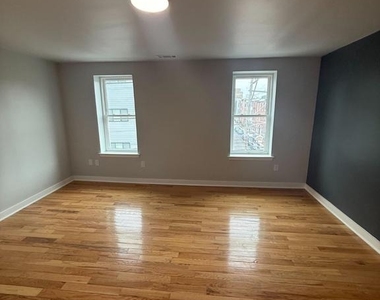 717 N 16th Street - Photo Thumbnail 2