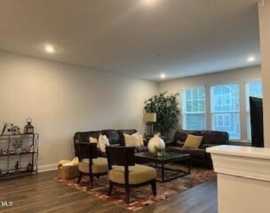 2887 Macintosh Woods Drive - Photo Thumbnail 5