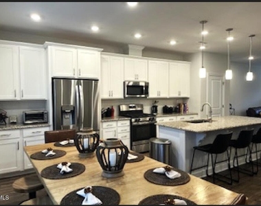 2887 Macintosh Woods Drive - Photo Thumbnail 3