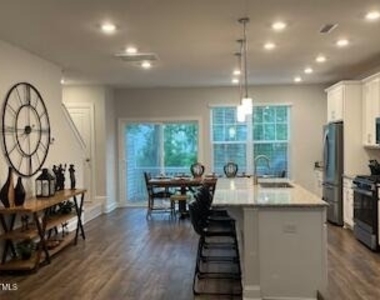 2887 Macintosh Woods Drive - Photo Thumbnail 4