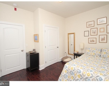 2033 Spruce Street - Photo Thumbnail 15