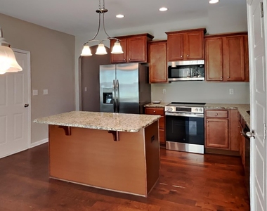 32 Balboa Parkway - Photo Thumbnail 3
