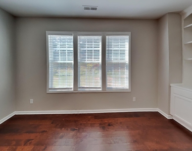 32 Balboa Parkway - Photo Thumbnail 1