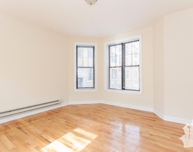 719 W Barry - Photo Thumbnail 3