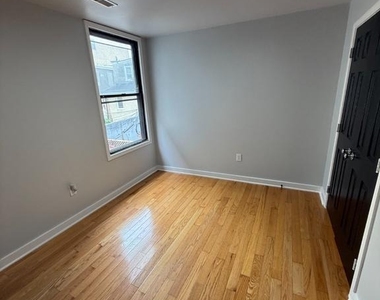 713 N 16th Street - Photo Thumbnail 4