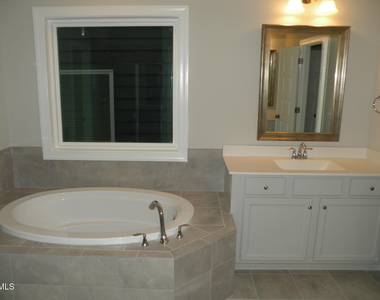 132 Tree Hill Lane - Photo Thumbnail 11