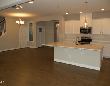 132 Tree Hill Lane - Photo Thumbnail 4