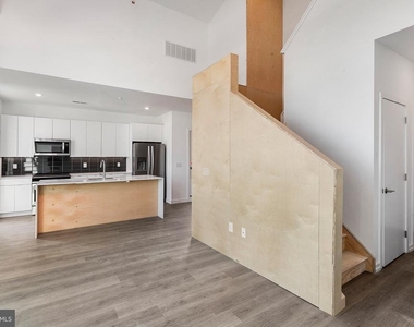 1229 Front St - Photo Thumbnail 1