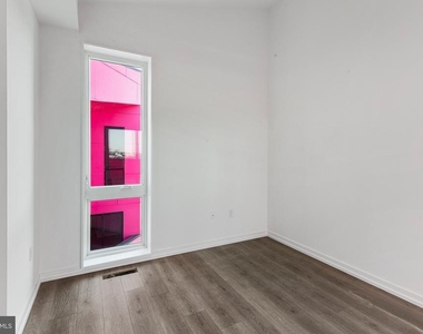 1229 Front St - Photo Thumbnail 5