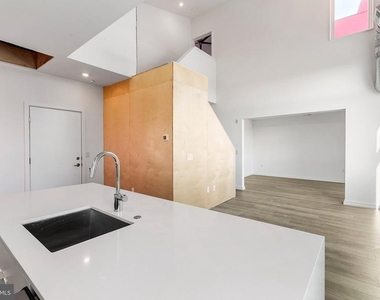 1229 Front St - Photo Thumbnail 3