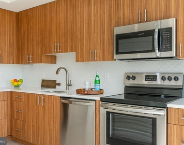 833 Wharton Street - Photo Thumbnail 2
