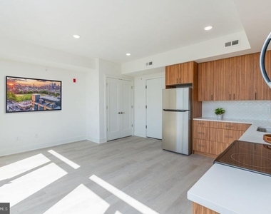 833 Wharton Street - Photo Thumbnail 3