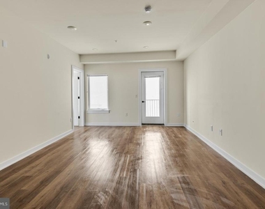 2401 Frankford Avenue - Photo Thumbnail 5