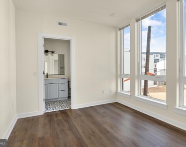 2401 Frankford Avenue - Photo Thumbnail 10