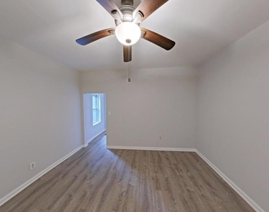 868 E Locust Avenue - Photo Thumbnail 8