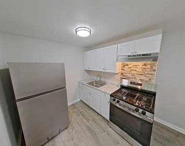 868 E Locust Avenue - Photo Thumbnail 3