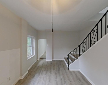 868 E Locust Avenue - Photo Thumbnail 2