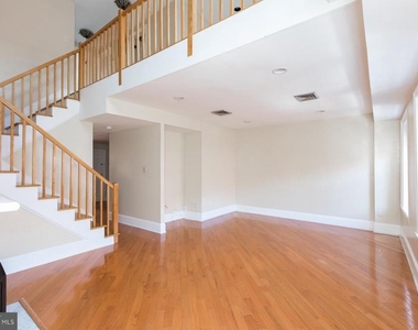 242 S 8th Street - Photo Thumbnail 3
