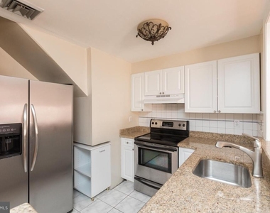 242 S 8th Street - Photo Thumbnail 10
