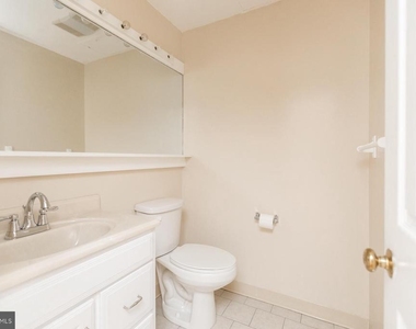 242 S 8th Street - Photo Thumbnail 27