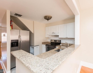 242 S 8th Street - Photo Thumbnail 7