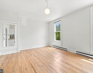 2107 Green Street - Photo Thumbnail 3