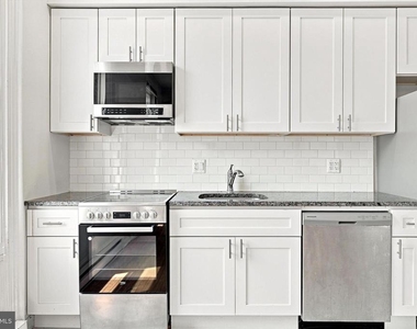 2107 Green Street - Photo Thumbnail 1