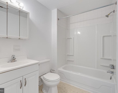 2137 Spruce Street - Photo Thumbnail 6