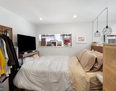2137 Spruce Street - Photo Thumbnail 6