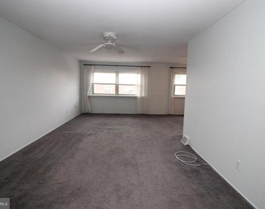 7915 Fairfield Street - Photo Thumbnail 6