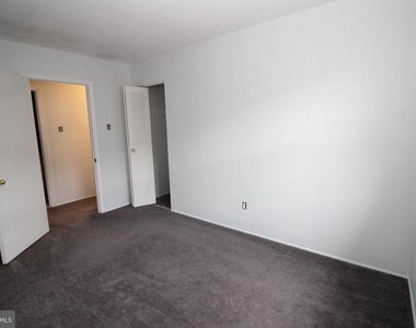 7915 Fairfield Street - Photo Thumbnail 12