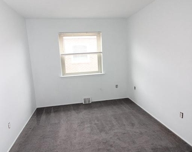 7915 Fairfield Street - Photo Thumbnail 11
