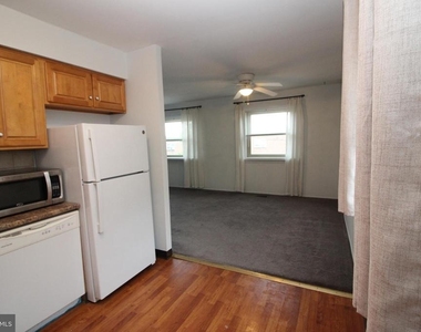 7915 Fairfield Street - Photo Thumbnail 4