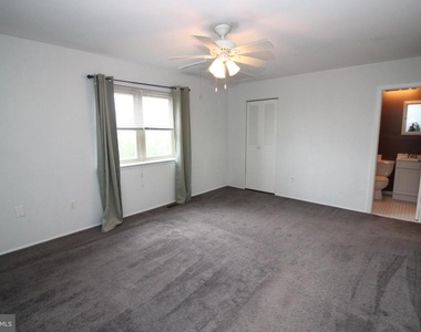 7915 Fairfield Street - Photo Thumbnail 7