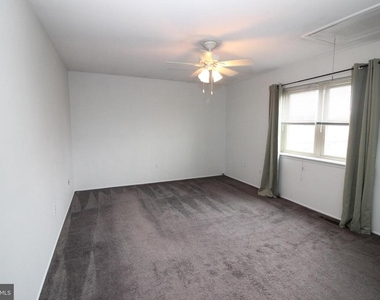 7915 Fairfield Street - Photo Thumbnail 8
