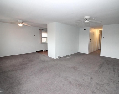 7915 Fairfield Street - Photo Thumbnail 5
