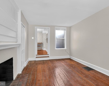 130 Elfreths Alley - Photo Thumbnail 2