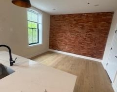 649 N 15th Street - Photo Thumbnail 4