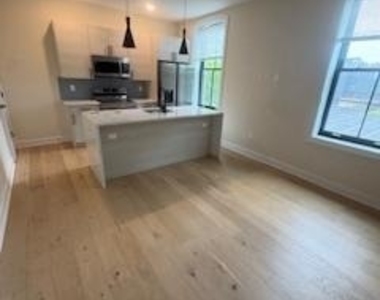 649 N 15th Street - Photo Thumbnail 2