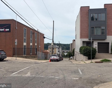 214 Grape Street - Photo Thumbnail 2