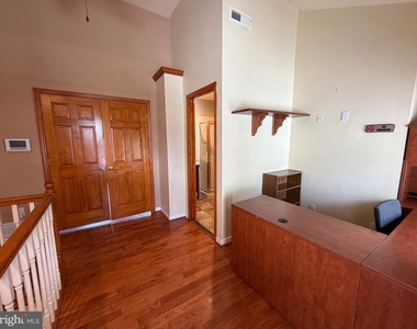 214 Grape Street - Photo Thumbnail 10