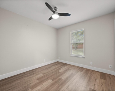 5206 Emerald Forest Dr - Photo Thumbnail 13