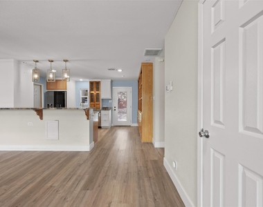 5206 Emerald Forest Dr - Photo Thumbnail 8