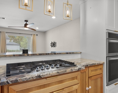 5206 Emerald Forest Dr - Photo Thumbnail 4