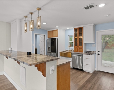 5206 Emerald Forest Dr - Photo Thumbnail 2